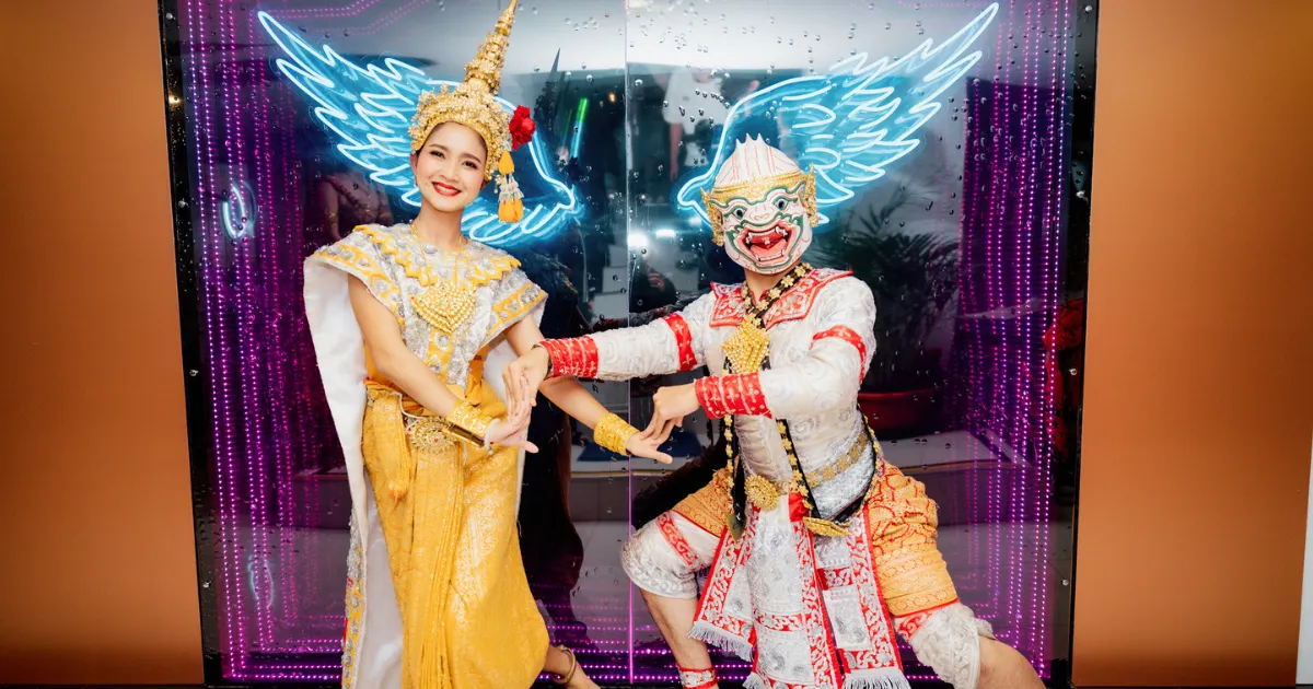 เรือบุฟเฟ่ต์เจ้าพระยายูนิคอร์น ครูซ มีโชว์รำไทยด้วย